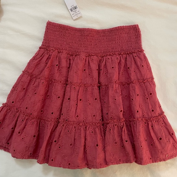 American Eagle pink tiered eyelet skirt - Picture 2 of 3